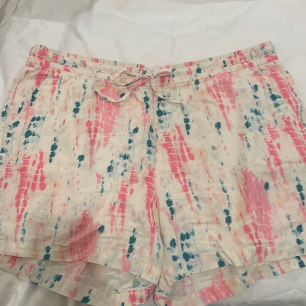 Like New Pink Linen Old Navy shorts. Pockets in front and back! Size XL